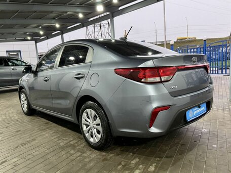 2019 Kia Rio IV, серый, 1449000 рублей, вид 3