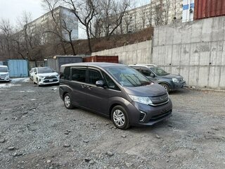 2015 Honda Stepwgn V, серый, 2300000 рублей, вид 5