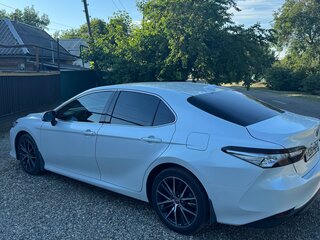 2021 Toyota Camry VIII (XV70) Рестайлинг, белый, 3300000 рублей, вид 2