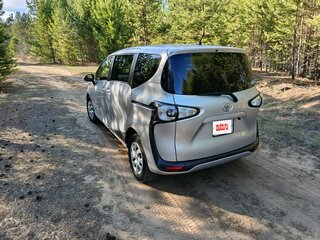 2018 Toyota Sienta II Рестайлинг, серебристый, 1250000 рублей, вид 5