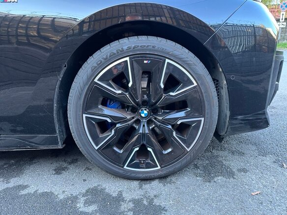 2023 BMW 7 серии 760i xDrive VII (G70), чёрный, 12500000 рублей - вид 12