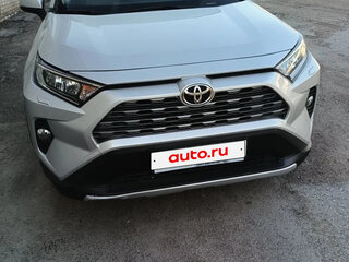 2019 Toyota RAV4 V (XA50), серебристый, 3000000 рублей, вид 3