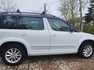 2017 Skoda Yeti I Рестайлинг, белый, 1450000 рублей, вид 3
