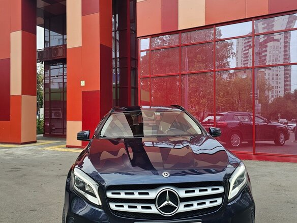 2018 Mercedes-Benz GLA 200 I (X156) Рестайлинг, синий, 1725000 рублей