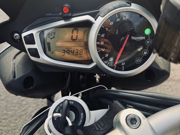 2013 Triumph Speed Triple, чёрный, 580000 рублей - вид 4