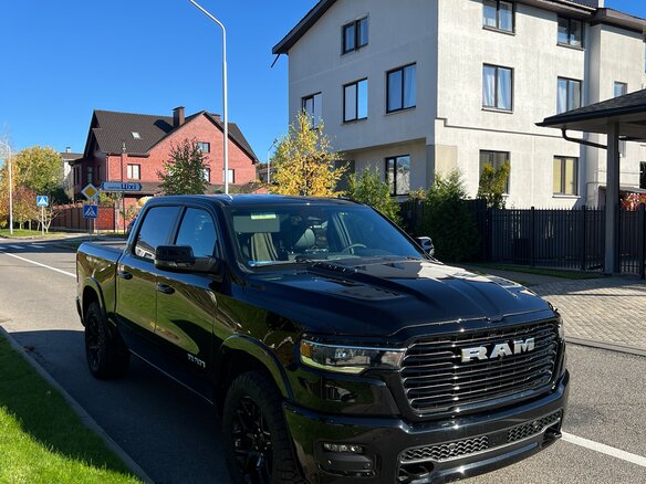 2025 Ram 1500 Crew Cab V Рестайлинг, чёрный, 6350000 рублей - вид 1