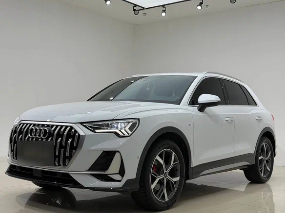 2023 Audi Q3 35 TFSI II (F3), белый, 1900000 рублей