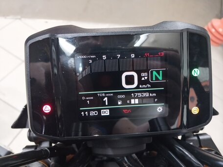 2022 Yamaha MT-09 (FZ-09), серый, 1025000 рублей, вид 5