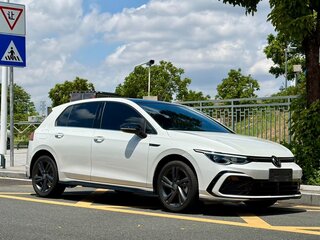 2022 Volkswagen Golf VIII, белый, 1819000 рублей, вид 3