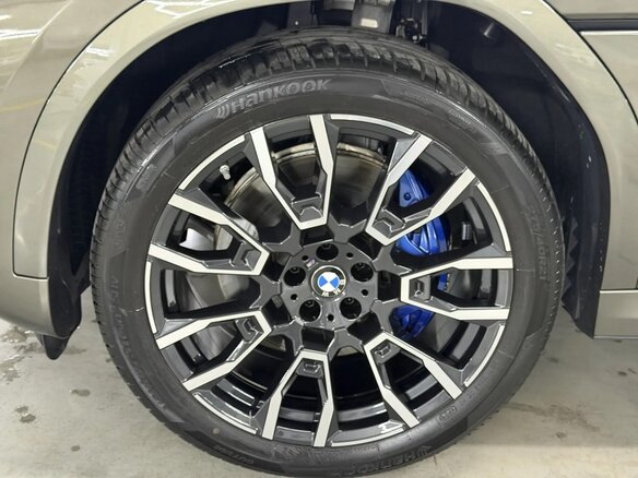 2025 BMW X6 40i III (G06) Рестайлинг, серый, 15850000 рублей - вид 26
