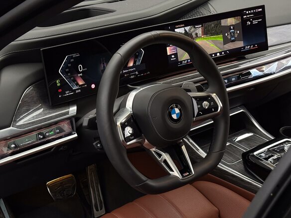 2024 BMW 7 серии 740i xDrive VII (G70), чёрный, 13500000 рублей - вид 8