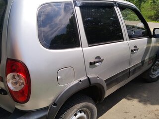 2004 Chevrolet Niva I, серебристый, 290000 рублей, вид 3