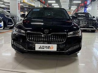2025 Skoda Superb III Рестайлинг, чёрный, 2140000 рублей, вид 2