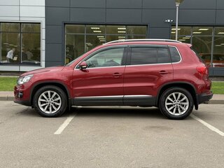 2013 Volkswagen Tiguan I Рестайлинг, красный, 1380000 рублей, вид 4