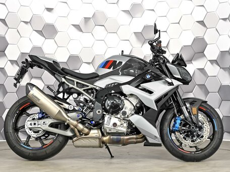 2025 BMW M 1000 R, серебристый, 2900000 рублей, вид 3