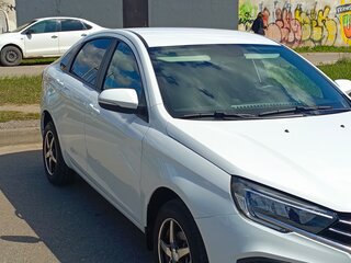 2024 Lada (ВАЗ) Vesta I Рестайлинг (NG), белый, 1450000 рублей, вид 4