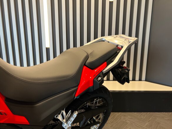 2026 QJMotor SVT 650 X, красный, 729000 рублей - вид 11