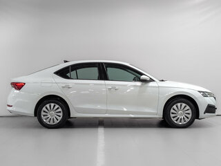 2021 Skoda Octavia IV (A8), белый, 2125000 рублей, вид 4