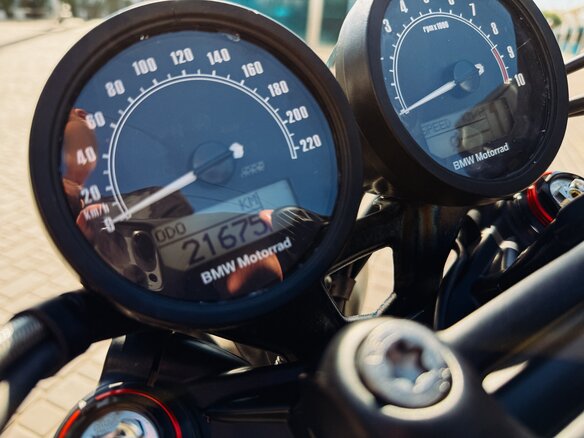 2018 BMW R Nine T Scrambler, серебристый, 1150000 рублей - вид 1
