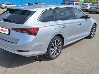 2021 Skoda Octavia IV (A8), серый, 1700000 рублей, вид 4