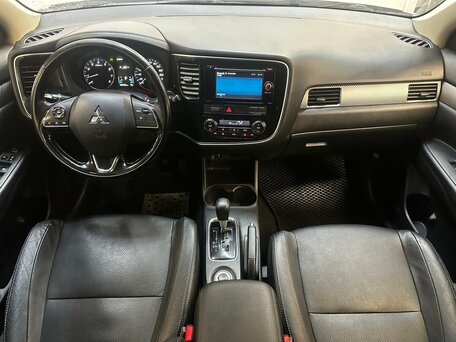 2015 Mitsubishi Outlander III Рестайлинг, серебристый, 1690000 рублей, вид 5