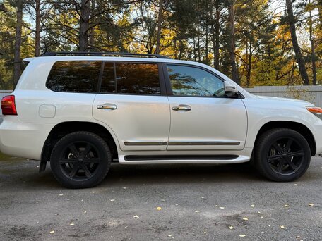2014 Toyota Land Cruiser 200 Series Рестайлинг 1, белый, 4299999 рублей, вид 2
