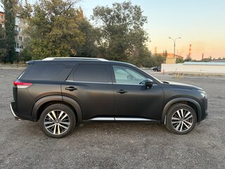 2021 Nissan Pathfinder V, чёрный, 5500000 рублей, вид 4