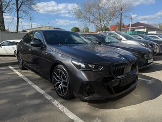 2024 BMW 5 серии 520i VIII (G60/G61/G68), чёрный, 6600000 рублей, вид 5