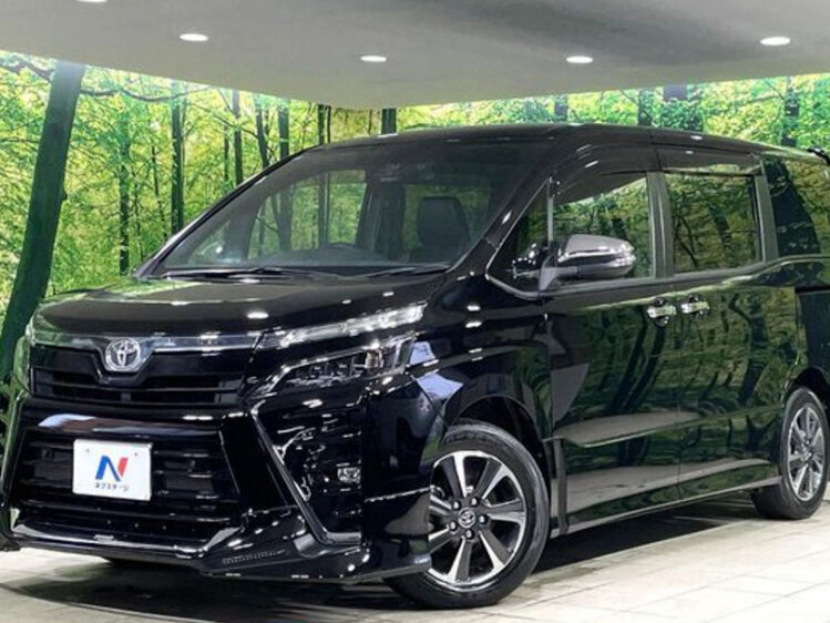Открыть фотографии: Toyota Voxy III (R80) Рестайлинг