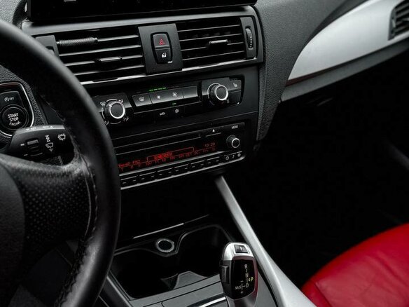 2011 BMW 1 серии 116i II (F20/F21), белый, 930000 рублей - вид 17