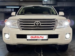 2012 Toyota Land Cruiser 200 Series Рестайлинг 1, белый, 3500000 рублей, вид 2