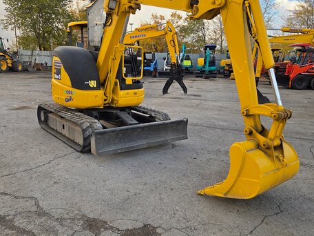 2015 Komatsu PC30MR, жёлтый, 1870000 рублей, вид 3