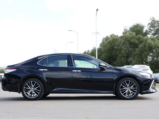 2021 Toyota Camry VIII (XV70) Рестайлинг, чёрный, 3299000 рублей, вид 4