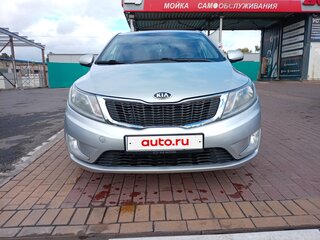 2013 Kia Rio 4-speed III, серебристый, 900000 рублей, вид 4