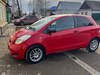 2010 Toyota Yaris III, красный, 600000 рублей, вид 2