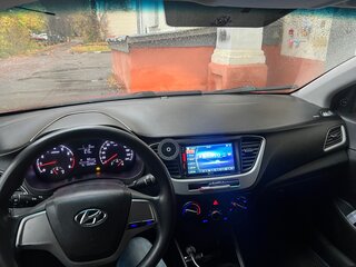 2017 Hyundai Solaris II, красный, 450000 рублей, вид 4