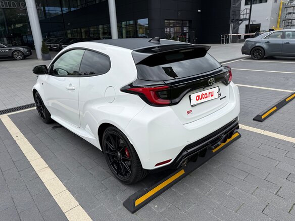 2020 Toyota Yaris IV, белый, 4100000 рублей - вид 5