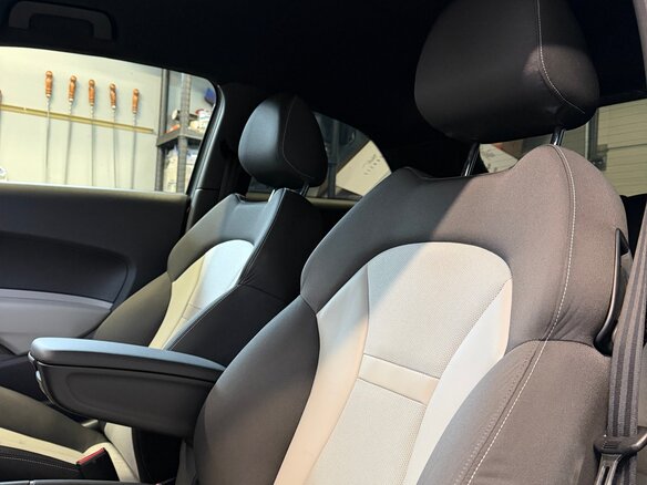 2011 Audi A1 I (8X), серый, 940000 рублей - вид 8