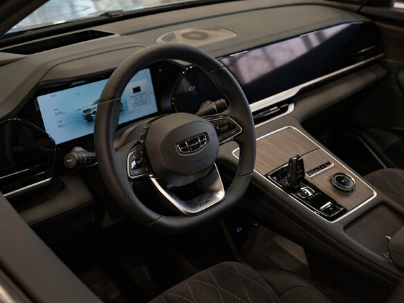 2026 Geely Monjaro I Рестайлинг, белый - вид 35