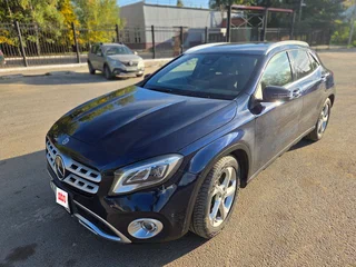 2018 Mercedes-Benz GLA 180 I (X156) Рестайлинг, синий, 1930000 рублей, вид 1