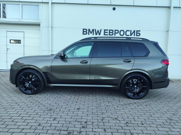 2026 BMW X7 40d I (G07) Рестайлинг, зелёный, 17349000 рублей - вид 4
