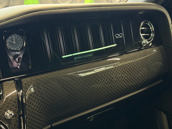 2025 Rolls-Royce Cullinan Black Badge I Рестайлинг (Series II), чёрный, 67900000 рублей - вид 14