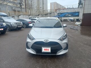 2021 Toyota Yaris IV, серый, 1140000 рублей, вид 2
