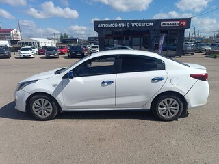 2019 Kia Rio IV, белый, 800000 рублей, вид 4