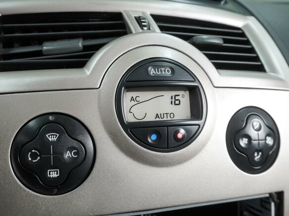 2006 Renault Megane II, красный, 464000 рублей - вид 11