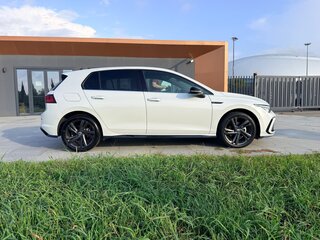 2022 Volkswagen Golf VIII, белый, 2450000 рублей, вид 3