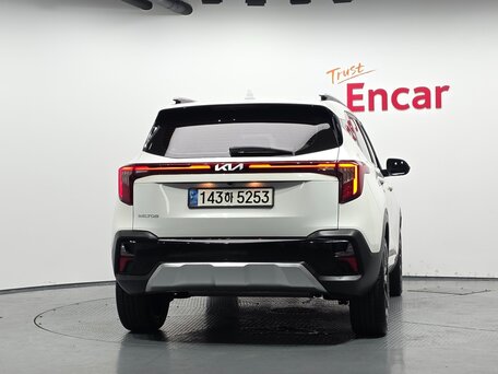 2023 Kia Seltos I Рестайлинг, белый, 2230000 рублей, вид 4