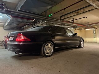 2001 Mercedes-Benz S-Класс 500 Long IV (W220), чёрный, 950000 рублей, вид 4