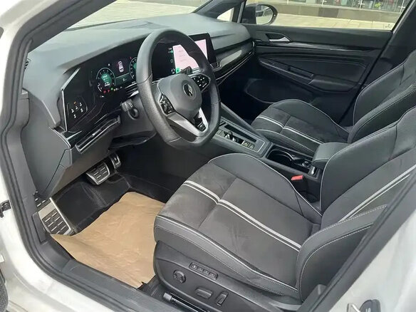 2023 Volkswagen Golf VIII, белый, 1800700 рублей - вид 8