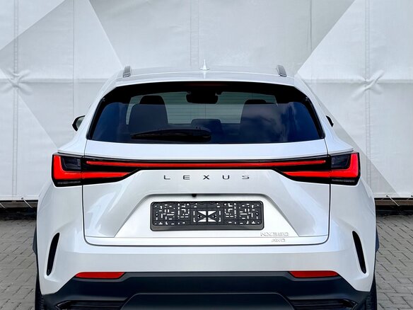 2022 Lexus NX 350 II, белый, 5800000 рублей - вид 4